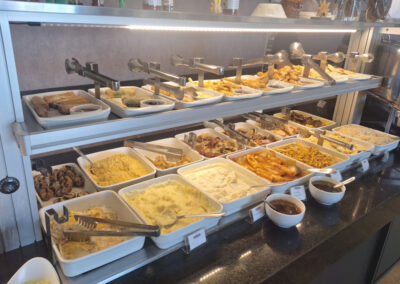 Vitrine, Blacões, vitrine giratória, vitrine para açougues, geladeiras verticais, gôndolas, mesas de autosserviço, balcões, Câmara frigorífica, buffet